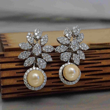 Round Cut Lab Grown Diamond Floral Style Diamond Earring 