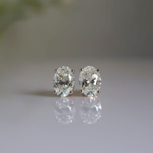 1.73 CT E VVS2 IGI Oval Shape Solitaire Diamond Stud