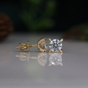 1.02 CT D VVS2 IGI Round Shape Lab Grown Diamond Stud