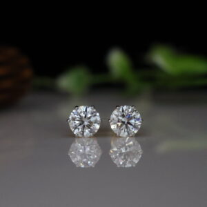 1.72 Ct D VVS1 IGI Round Shape Lab Made Diamond Stud