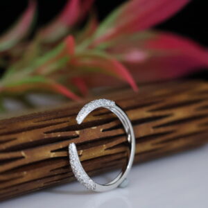 Lab-Grown Diamond Pave Claw Cuff Ring Elegant Pave Design in Gold
